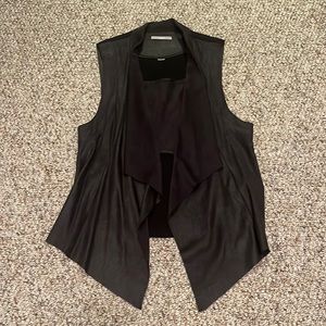 Tart faux suede vest